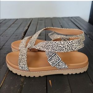 Universal Thread NWOT Annika Women's 9.5 Cheetah Sandals Animal Print Strappy